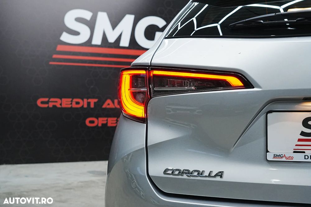 Toyota Corolla 1.8 HSD Business - 32