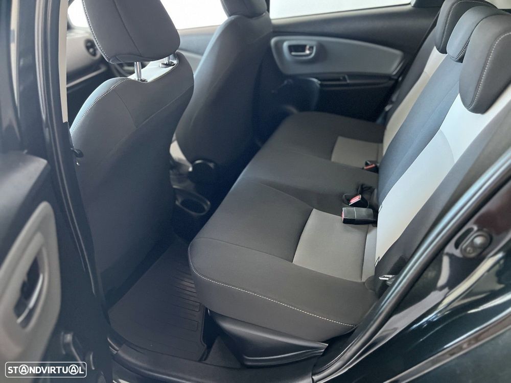 Toyota Yaris 1.5 HSD Comfort+P.Style - 13