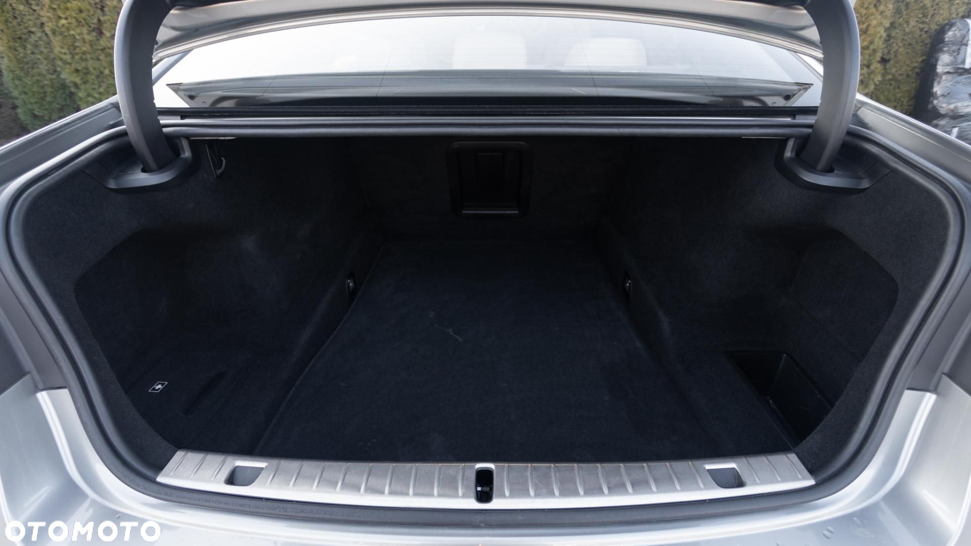 BMW Seria 7 - 37