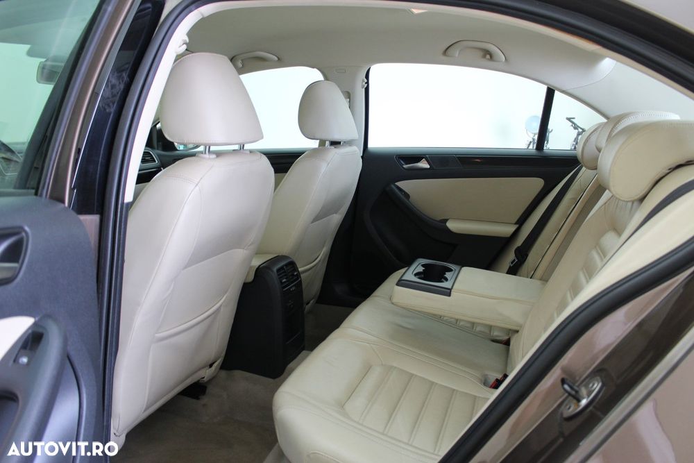 Volkswagen Jetta - 9