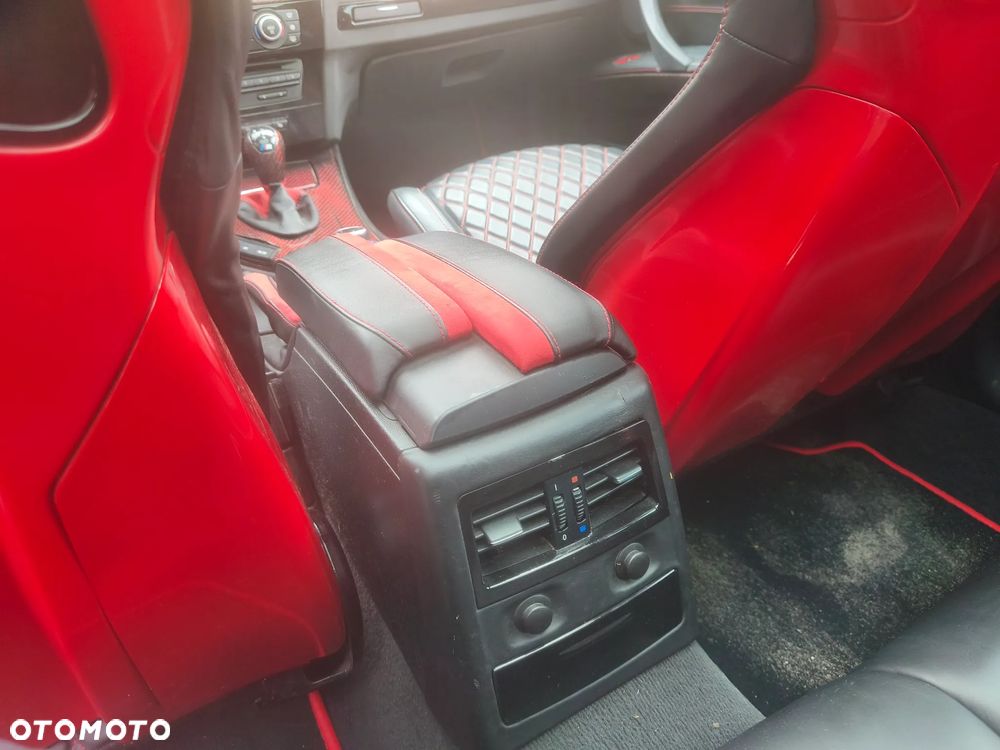 BMW Seria 3 325xi Touring - 31