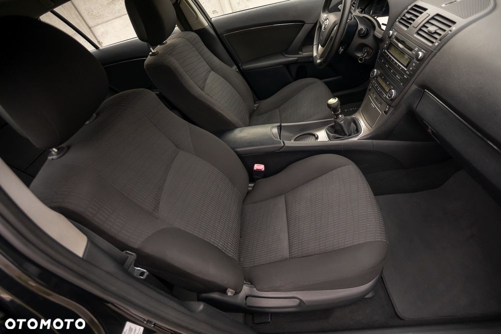 Toyota Avensis 1.8 Comfort - 18