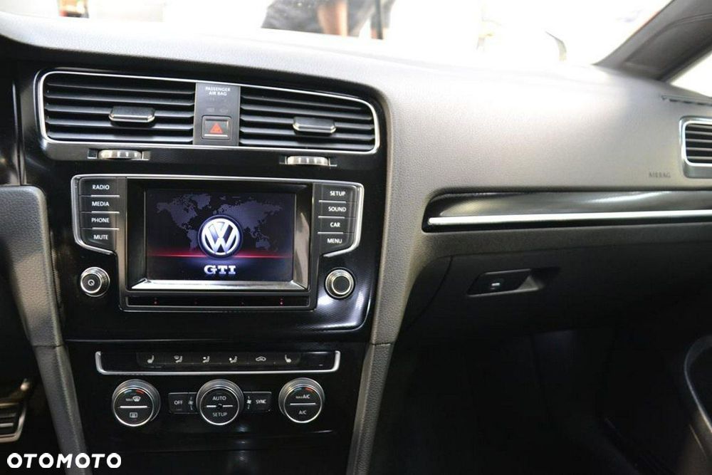 Volkswagen Golf - 20
