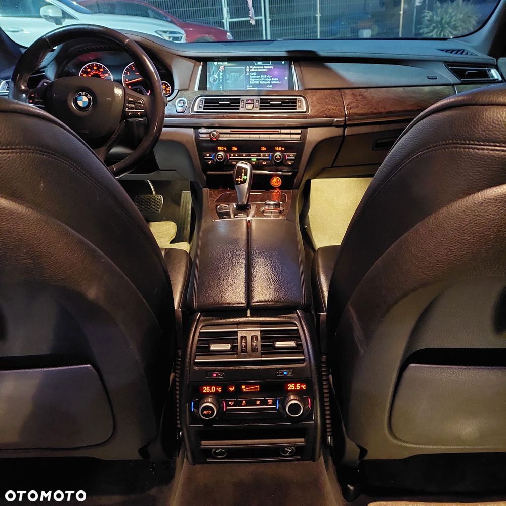 BMW Seria 7 740Li - 19