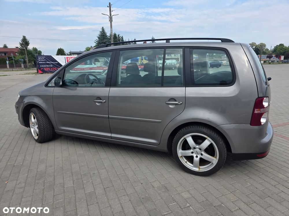 Volkswagen Touran - 6