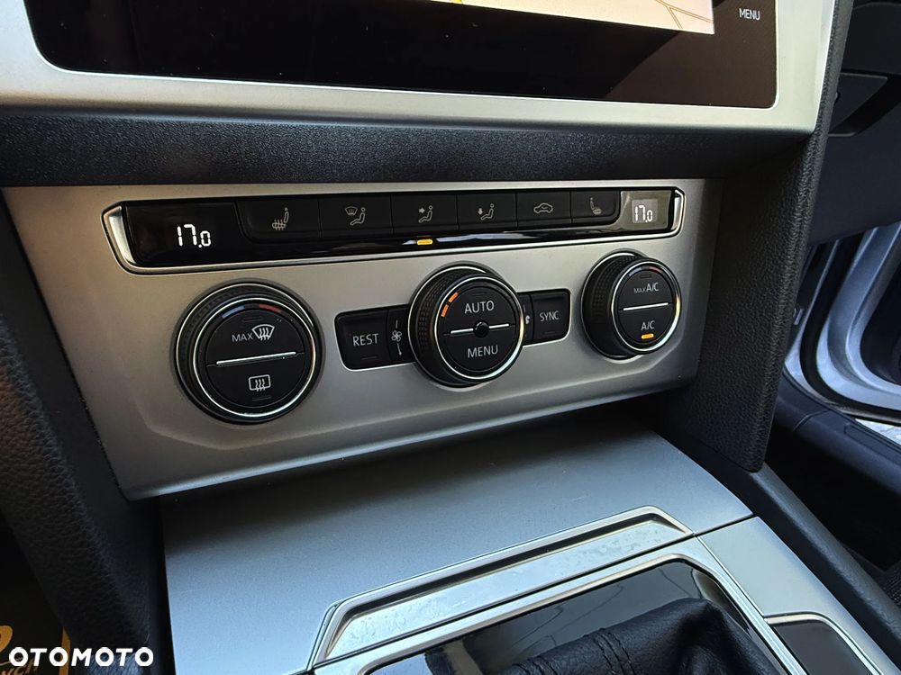 Volkswagen Passat 2.0 TDI SCR DSG Highline - 22