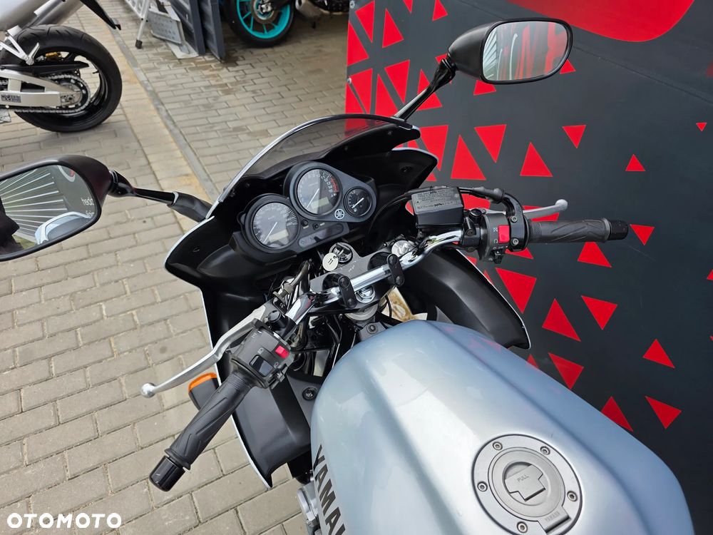 Yamaha FZS - 30