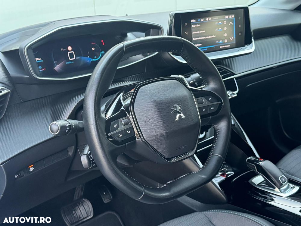 Peugeot 208 - 10