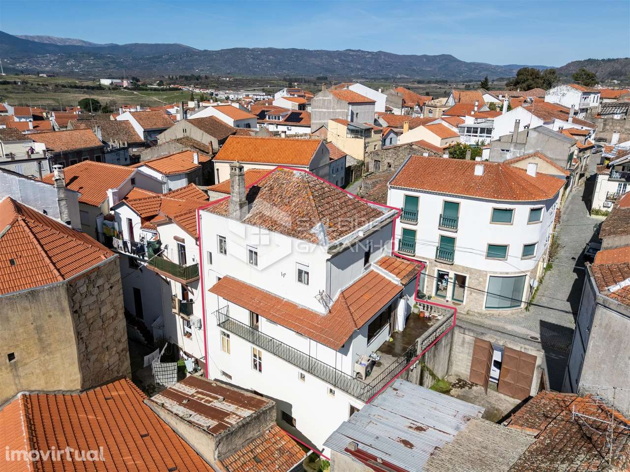 Prédio para venda centro de Caria com comércio no rés-do-chão e ampla - Grande imagem: 2/53