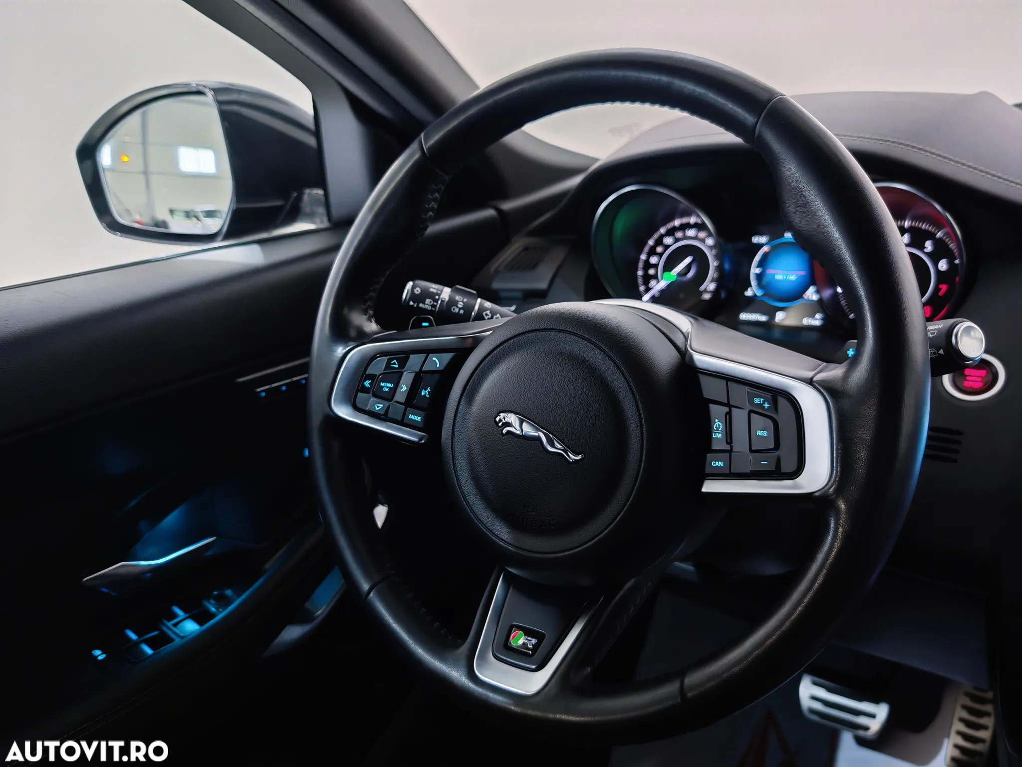 Jaguar E-Pace P200 AWD Aut. R-Dynamic - 17