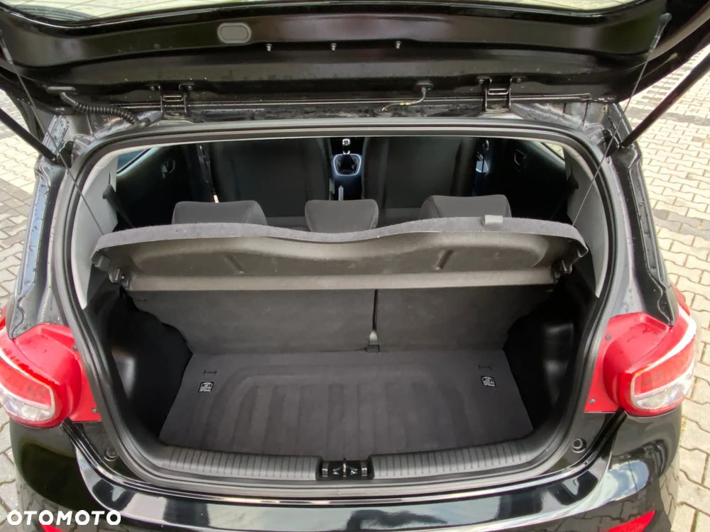 Hyundai i10 1.2 Fifa World Cup Edition - 36