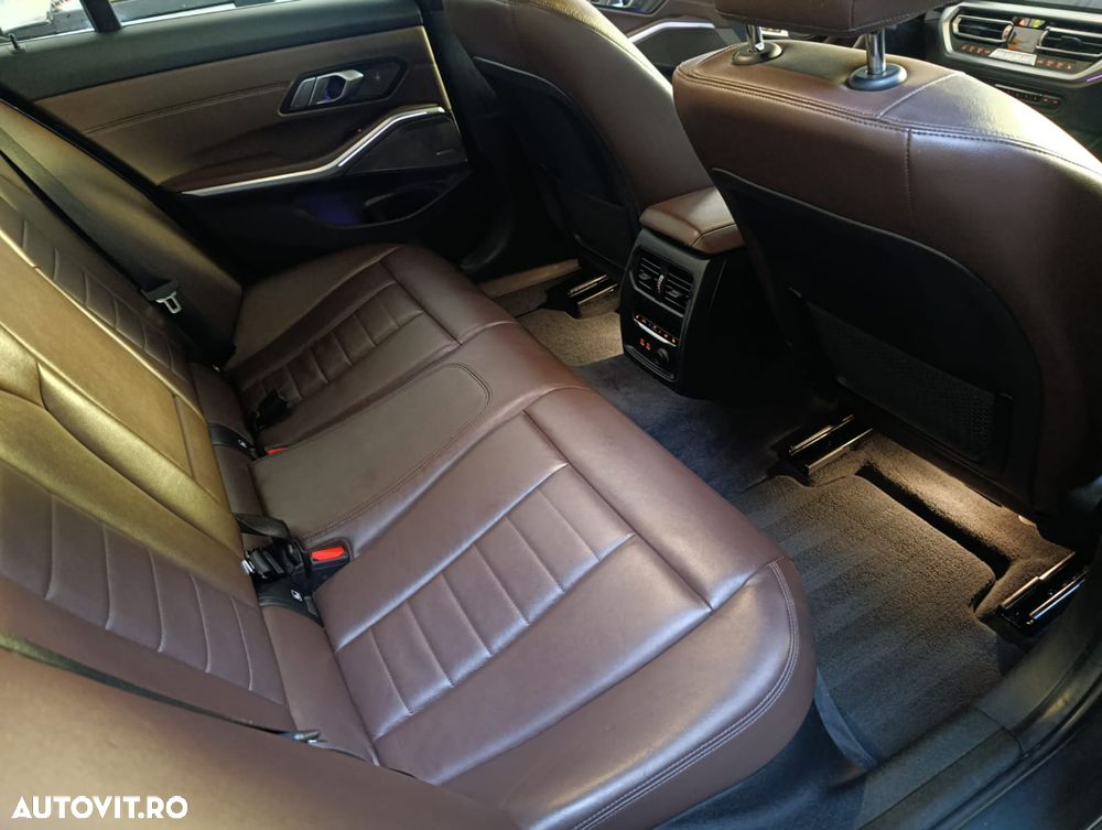 BMW Seria 3 330e Aut. Luxury Line - 18