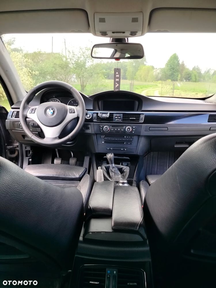 BMW Seria 3 320d - 29