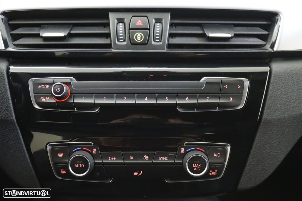 BMW X1 25 e xDrive Corporate Edition - 12