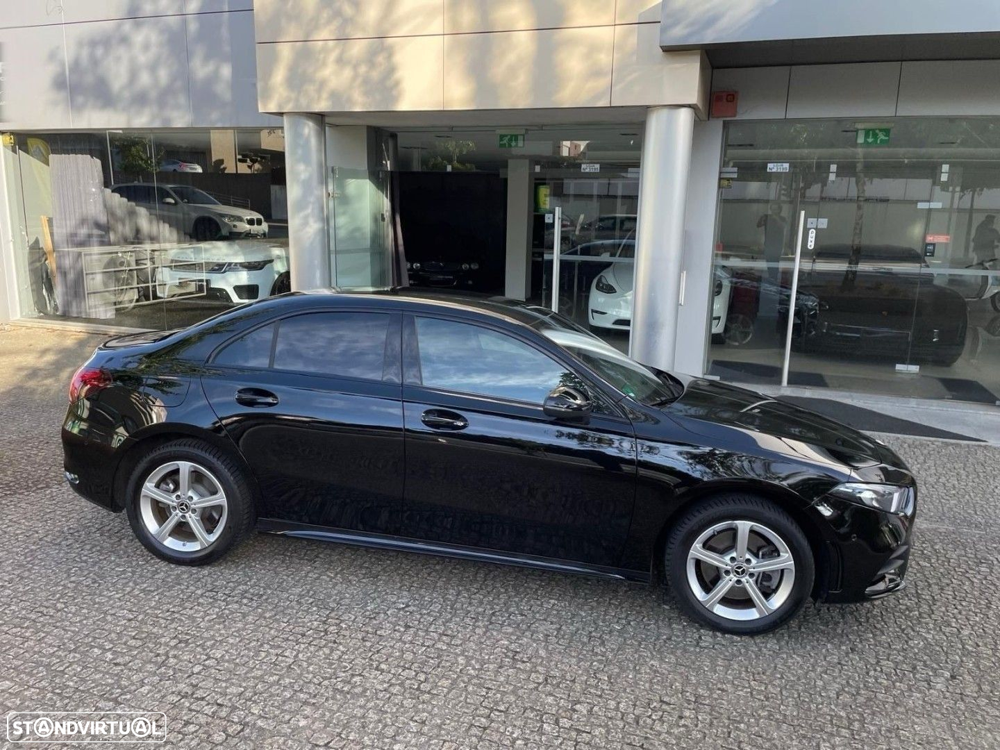 Mercedes-Benz A 250 Limousine e AMG Line - 11