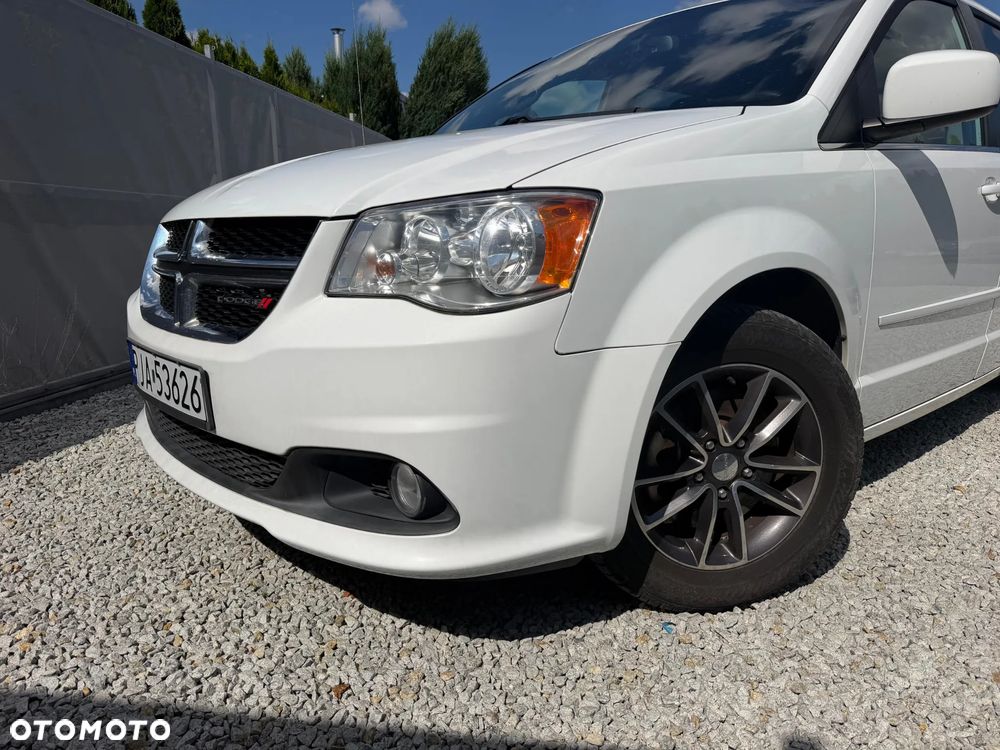 Dodge Caravan - 12