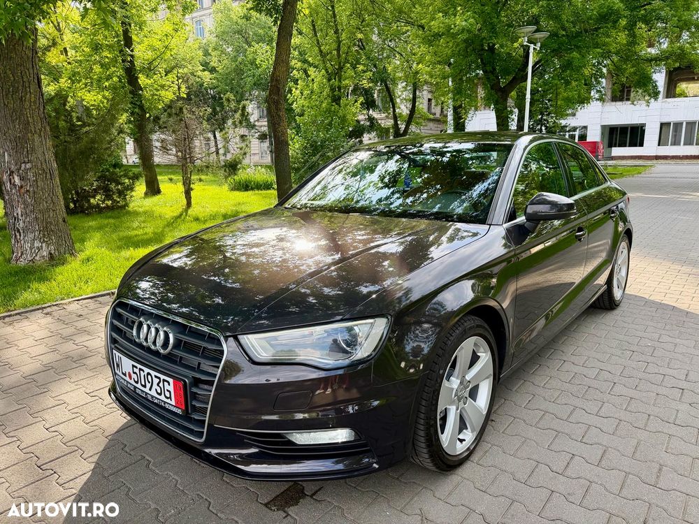 Audi A3 2.0 TDI Stronic Ambiente - 2