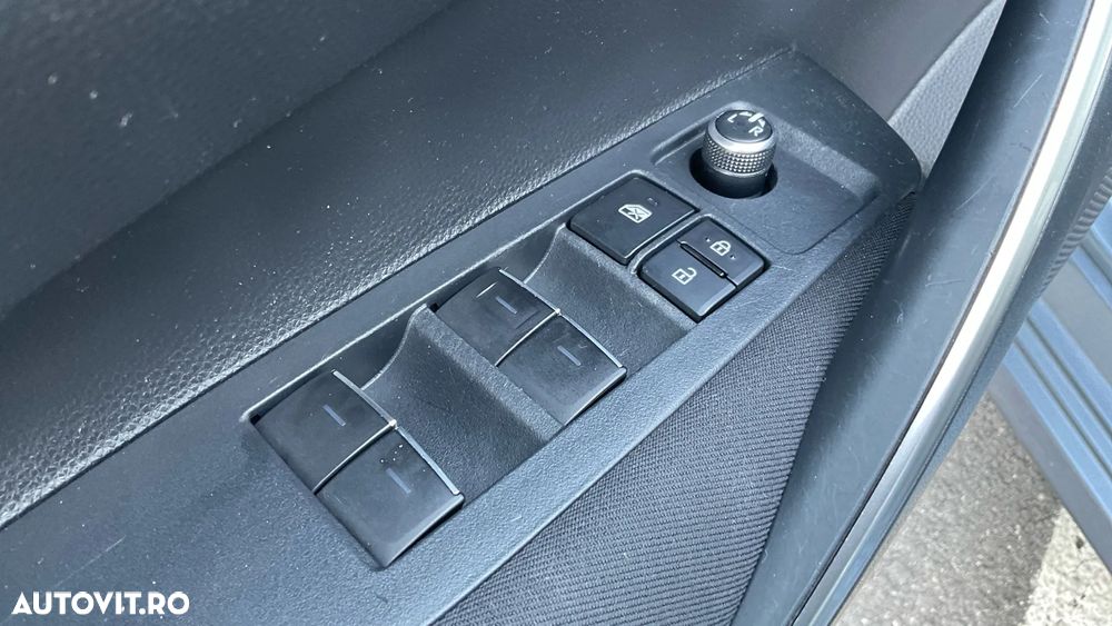Toyota Corolla Sedan 1.8 HSD Business - 14