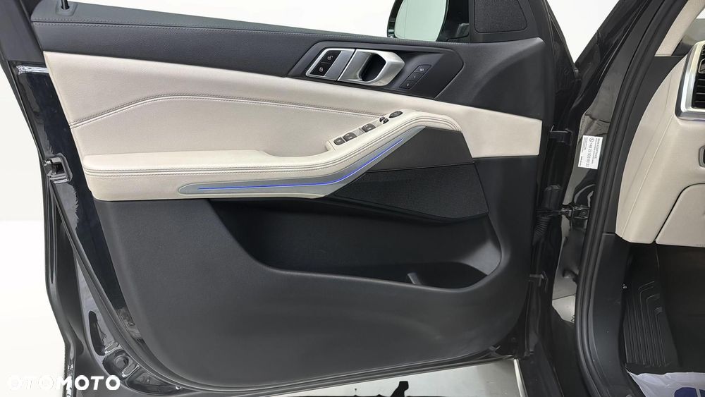 BMW X5 xDrive40i mHEV - 11