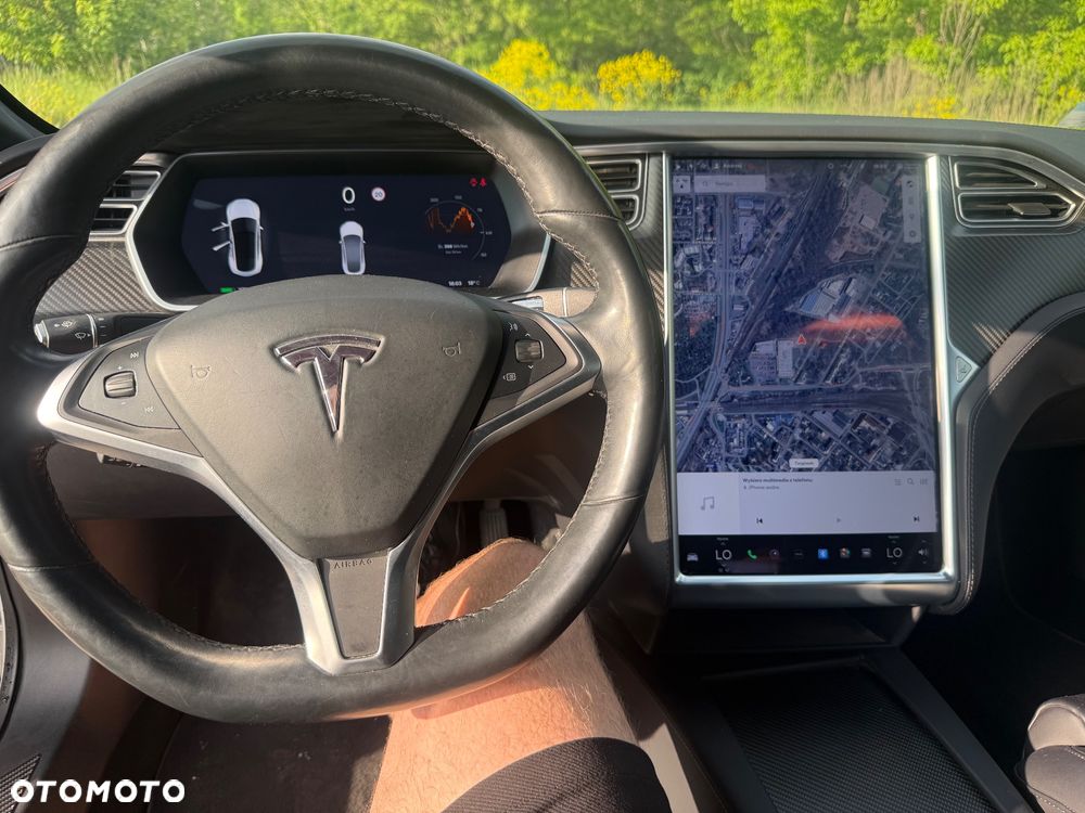 Tesla Model S - 12