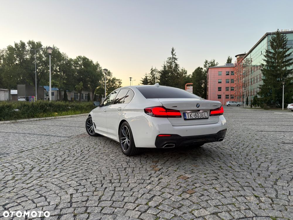 BMW Seria 5 520d xDrive MHEV M Sport sport - 2