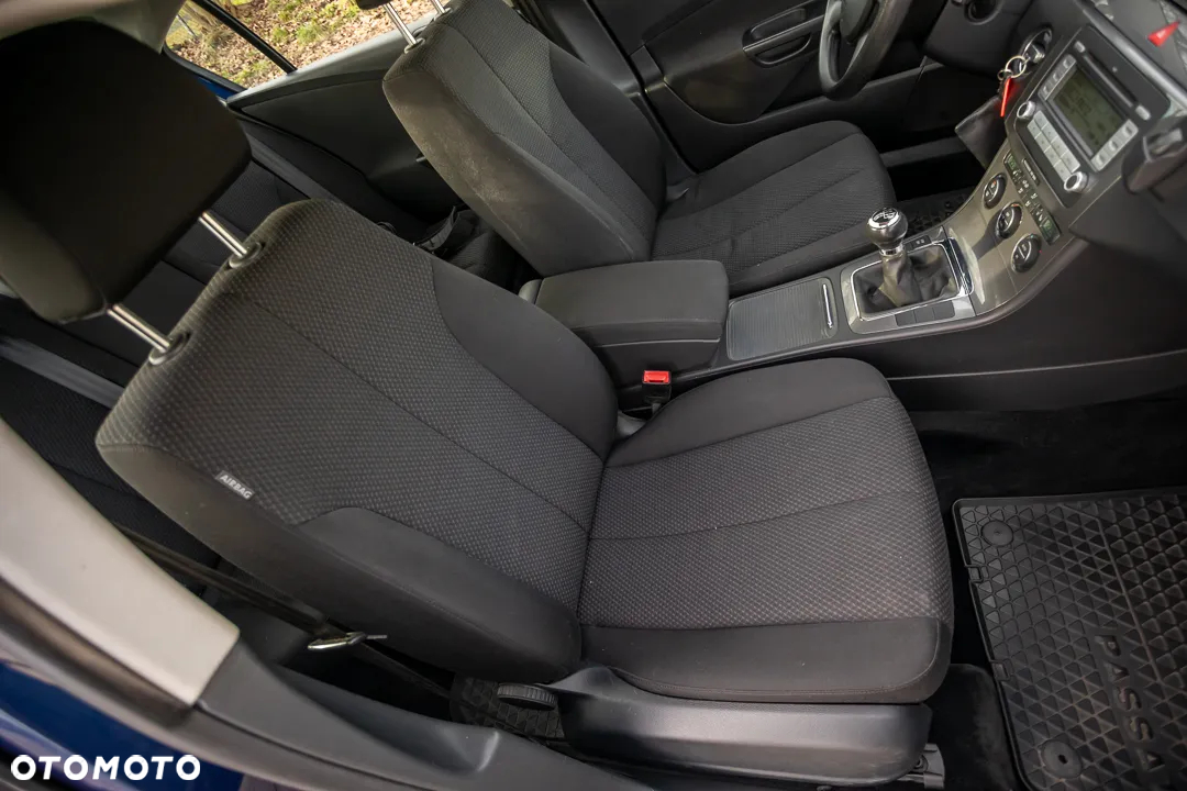 Volkswagen Passat 1.6 Comfortline - 15