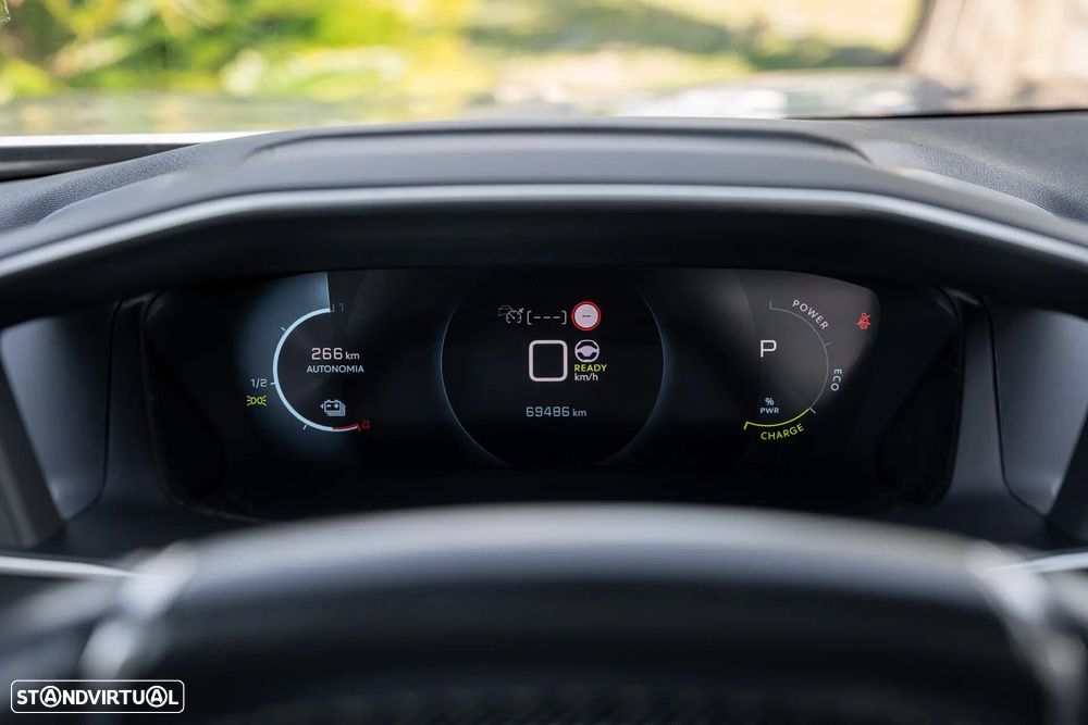 Peugeot e-2008 50 kWh GT - 11