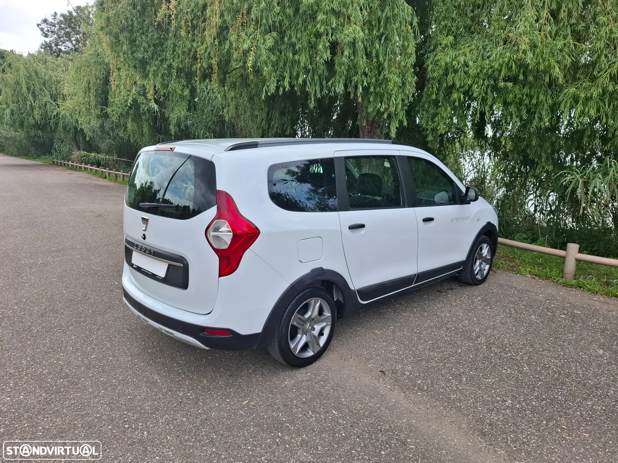 Dacia Lodgy 1.5 Blue dCi Stepway 7L - 9