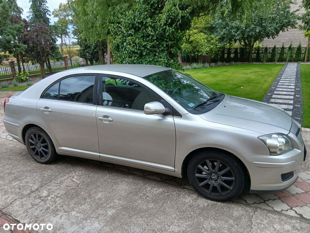 Toyota Avensis 2.2 D-4D Prestige Gold - 2