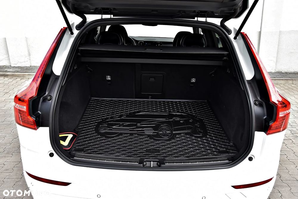 Volvo XC 60 D4 R-Design - 16