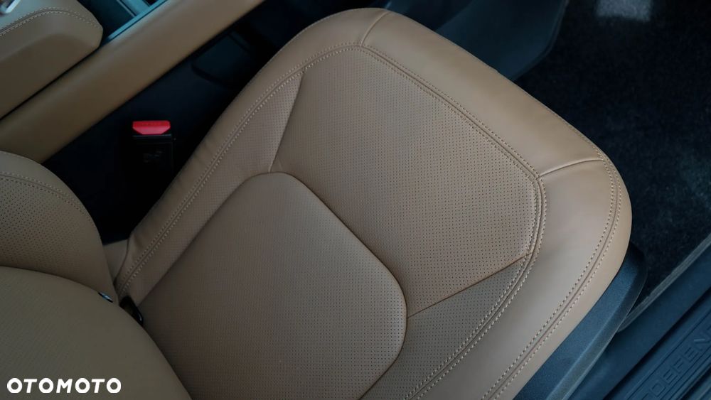 Land Rover Defender 3.0 D350 mHEV X-Dynamic SE - 31