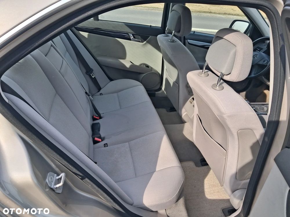 Mercedes-Benz Klasa C 220 CDI DPF Automatik Avantgarde - 22