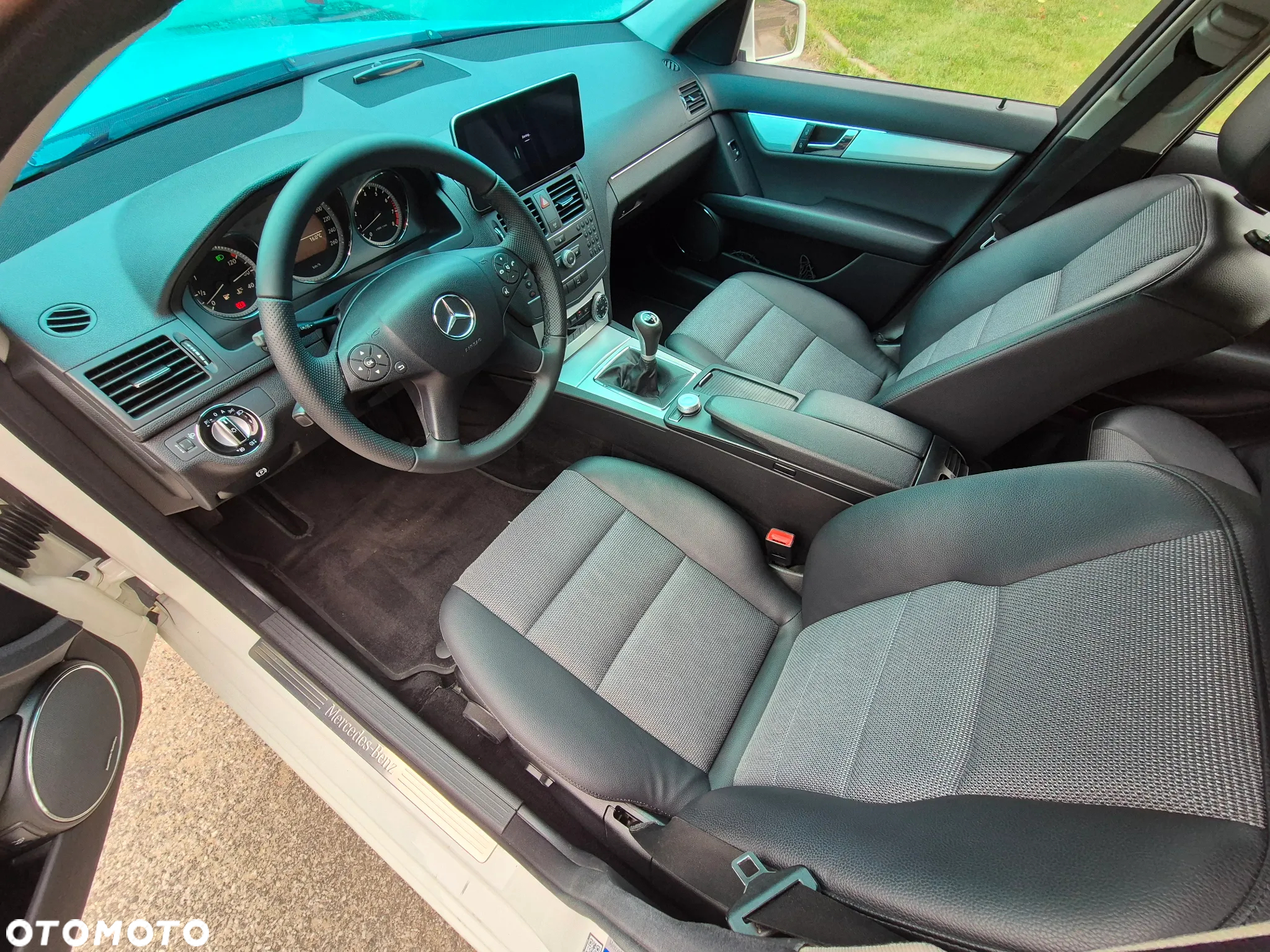 Mercedes-Benz Klasa C 180 T Kompressor BlueEFFICIENCY Avantgarde - 27