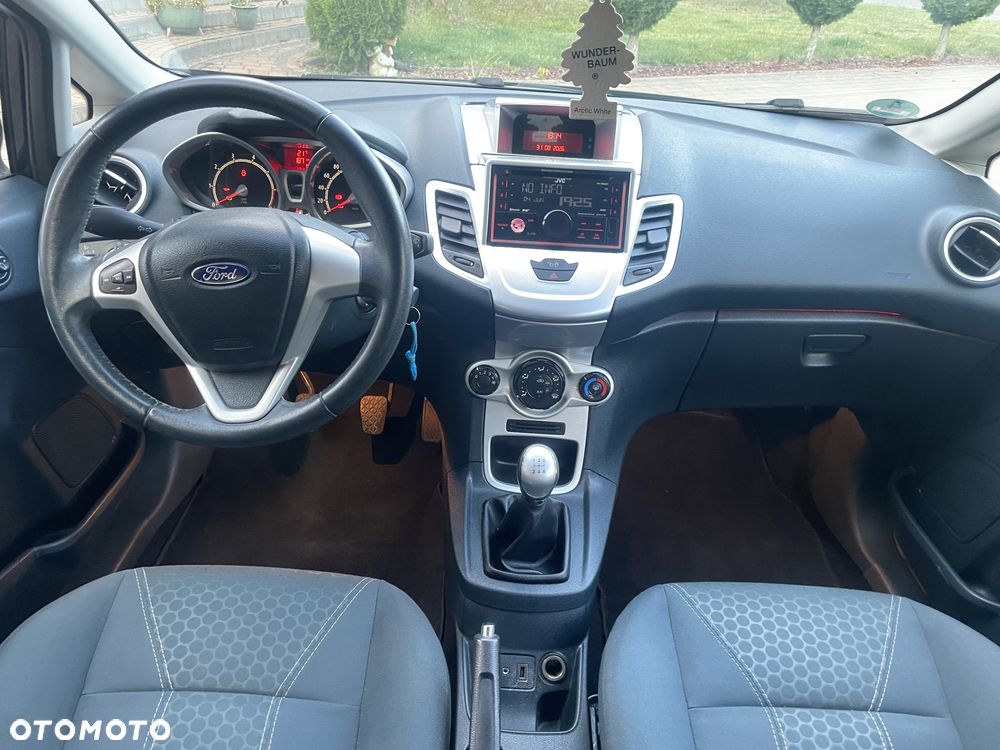 Ford Fiesta 1.25 Titanium EU5 - 13