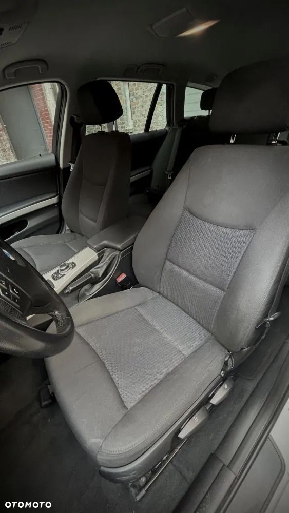 BMW Seria 3 318d Touring - 13