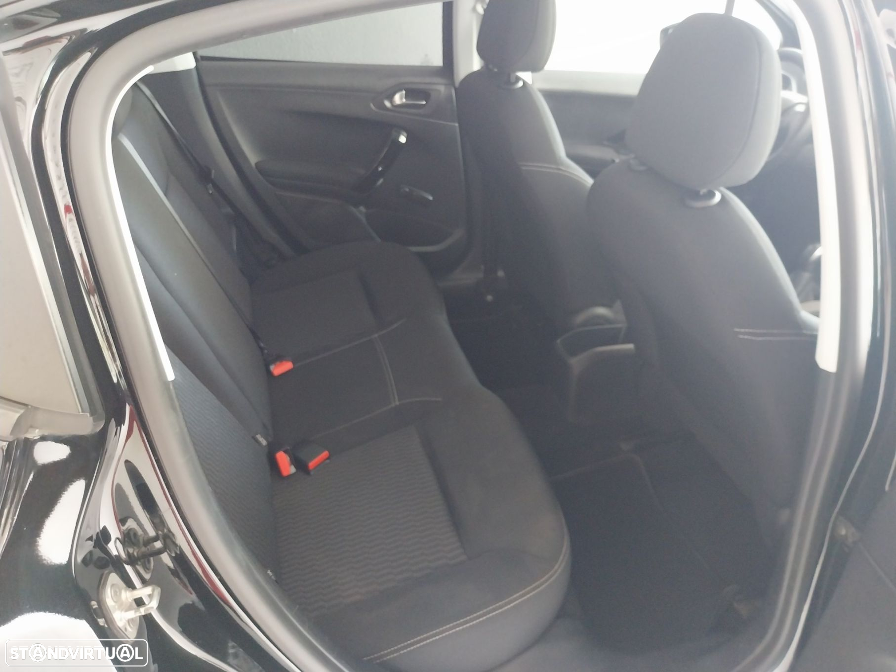 Peugeot 208 1.2 PureTech Style - 9