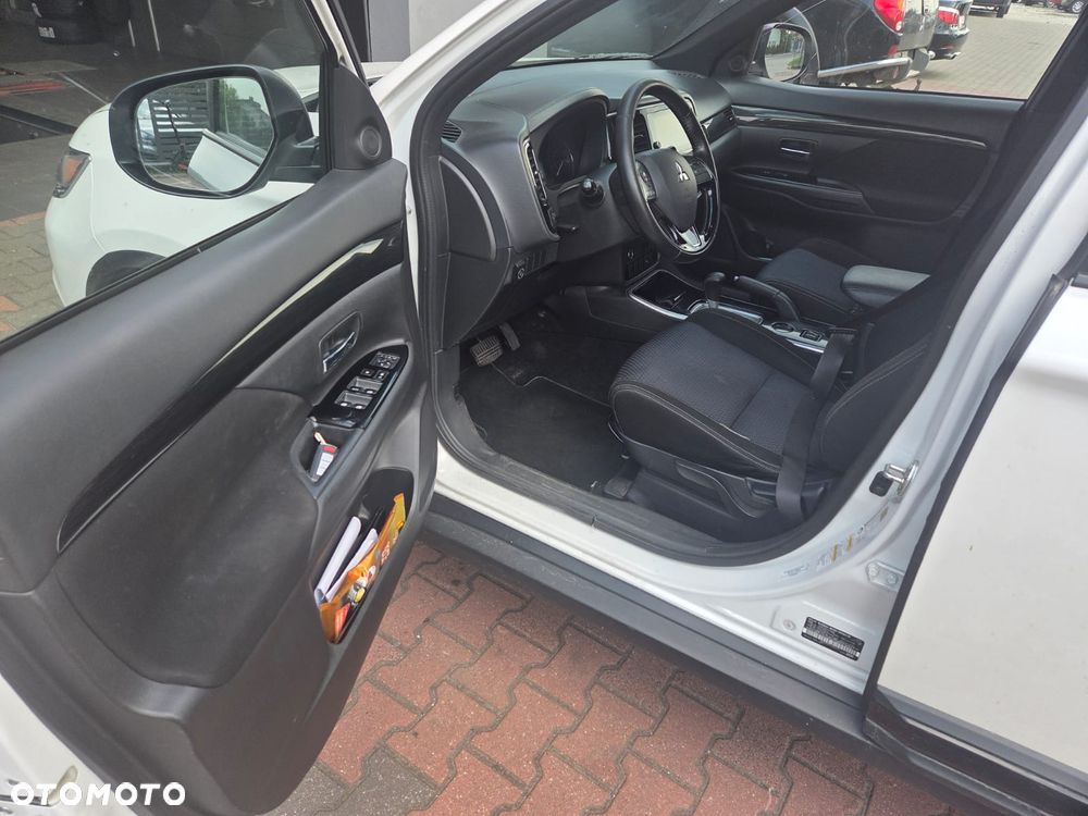 Mitsubishi Outlander - 11