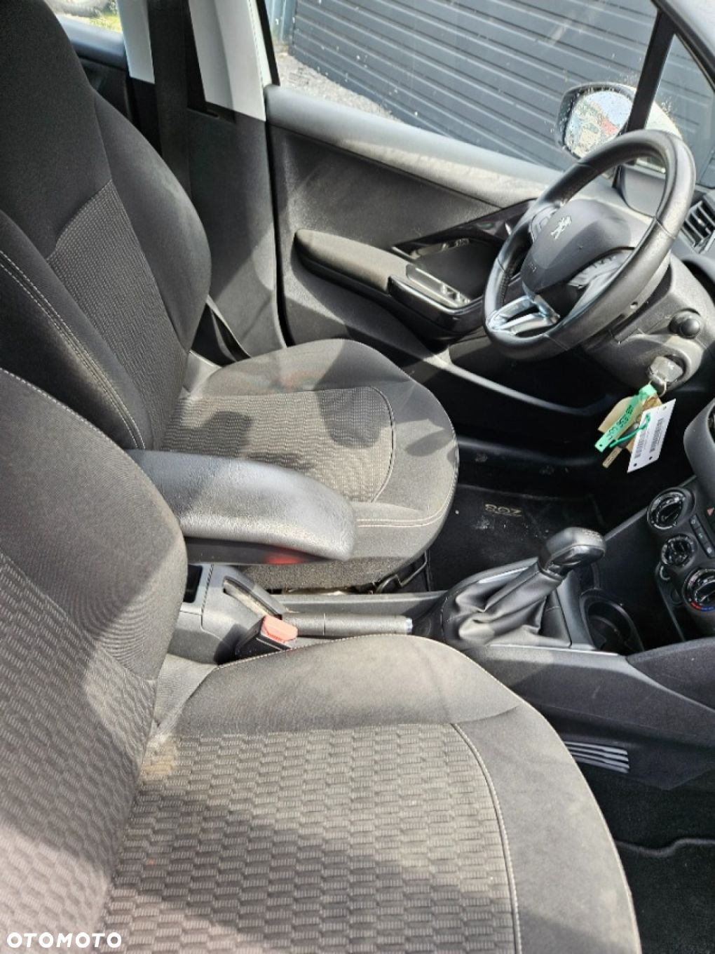 Peugeot 208 - 21