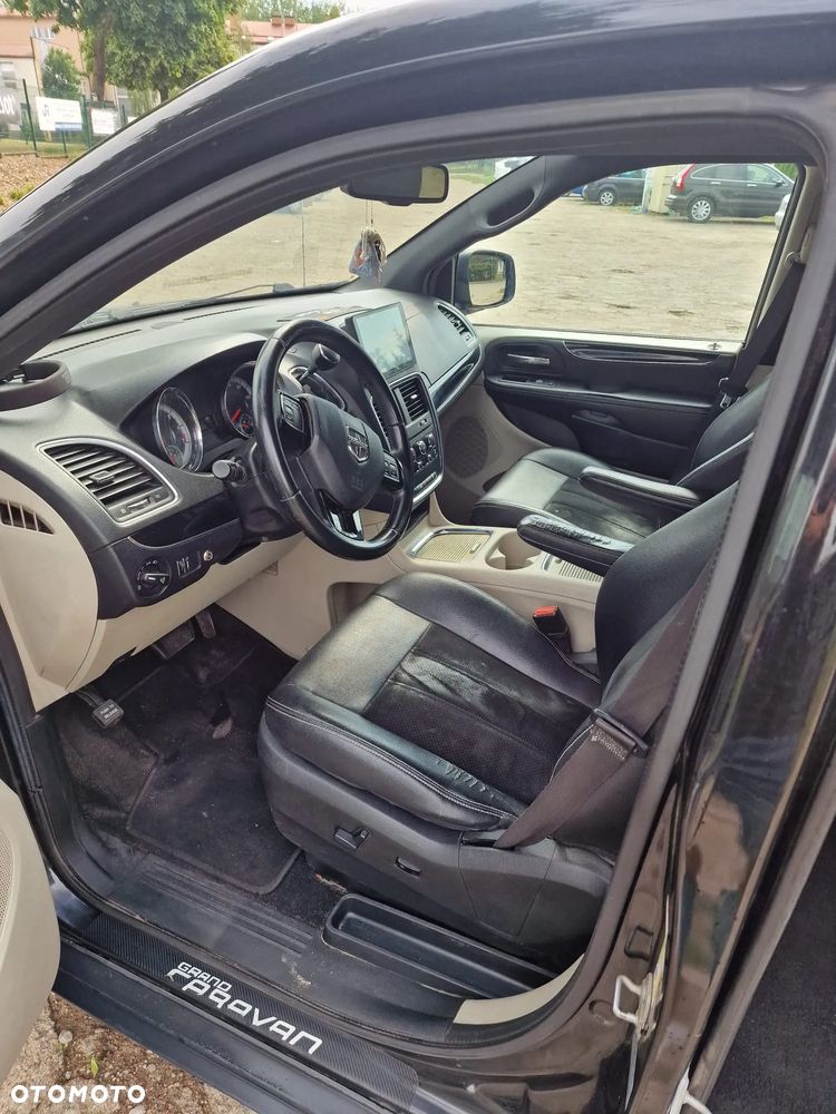 Dodge Grand Caravan 3.6 R/T - 10