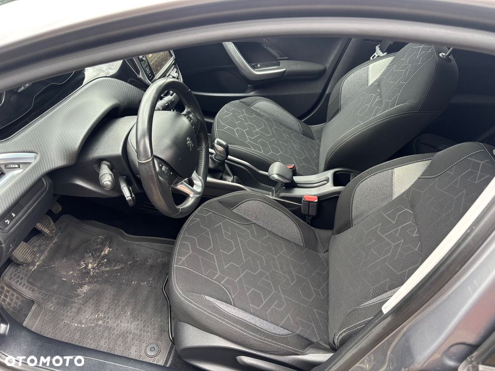 Peugeot 2008 BlueHDi 100 STOP & START Style - 9
