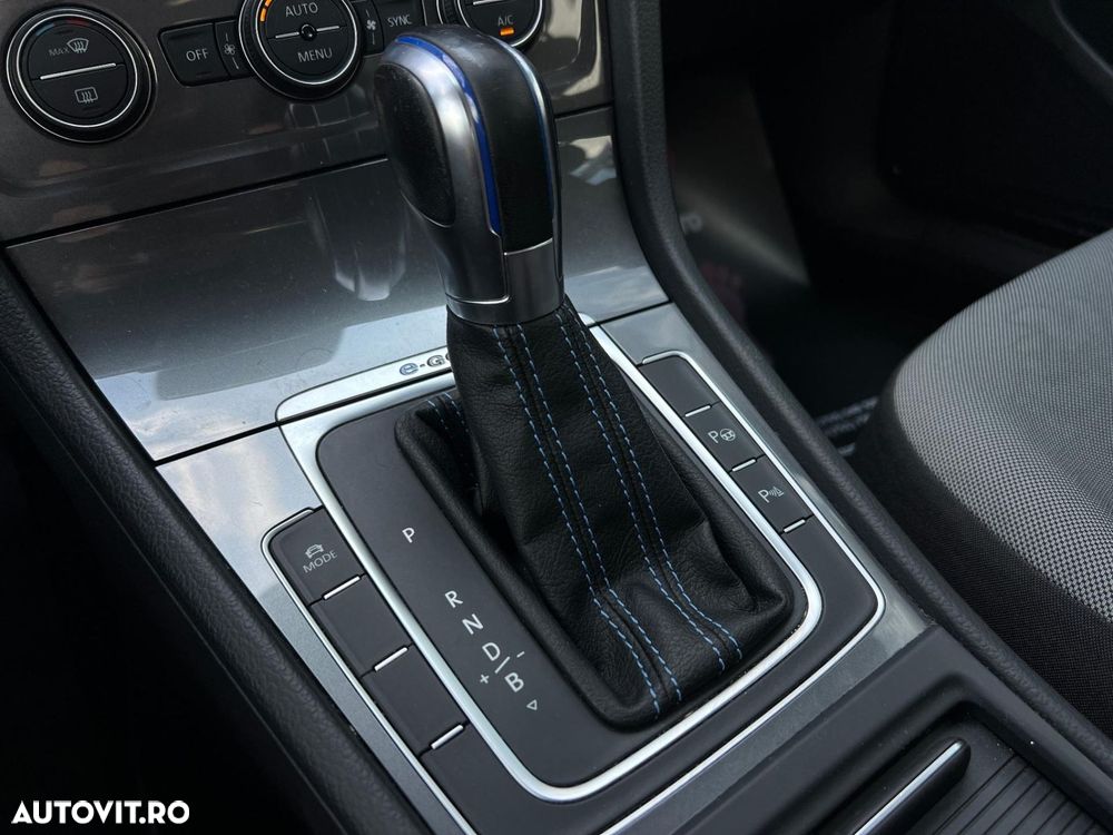 Volkswagen Golf - 14