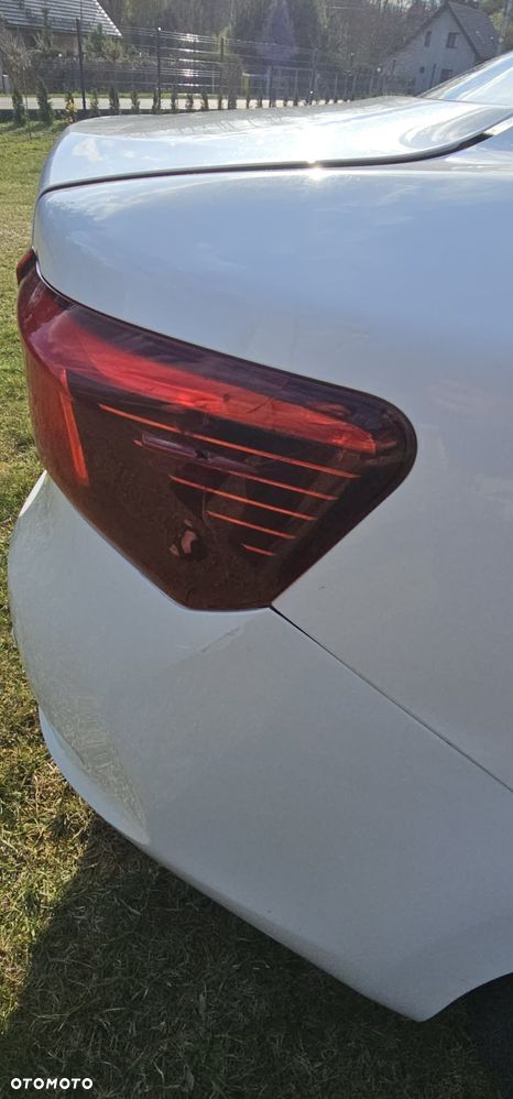 Toyota Avensis 1.8 Active - 19