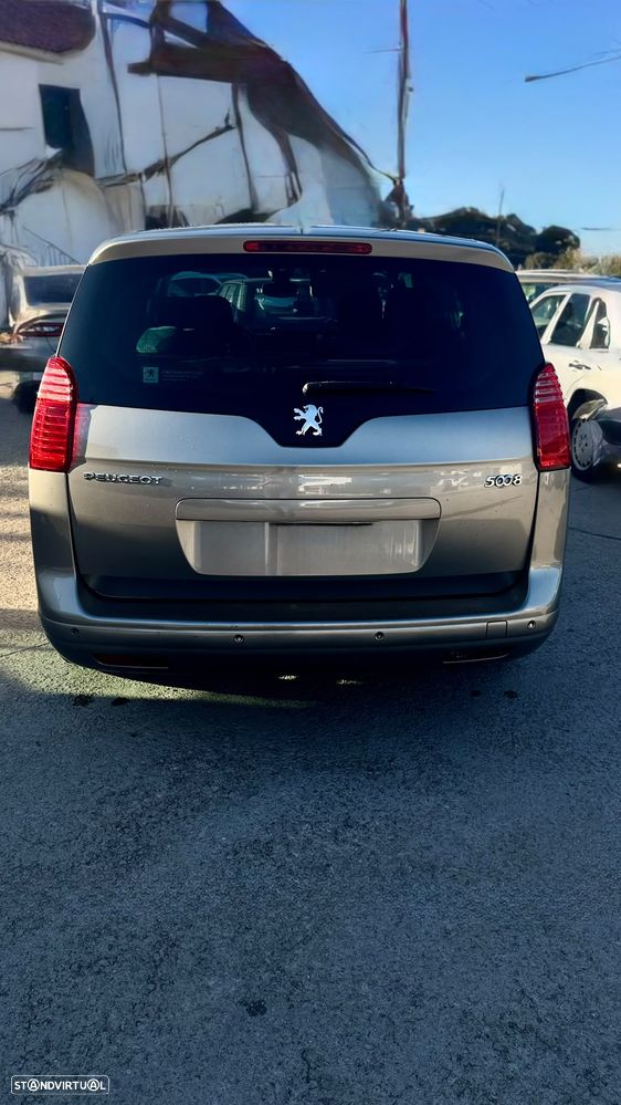 Peugeot 5008 - 10