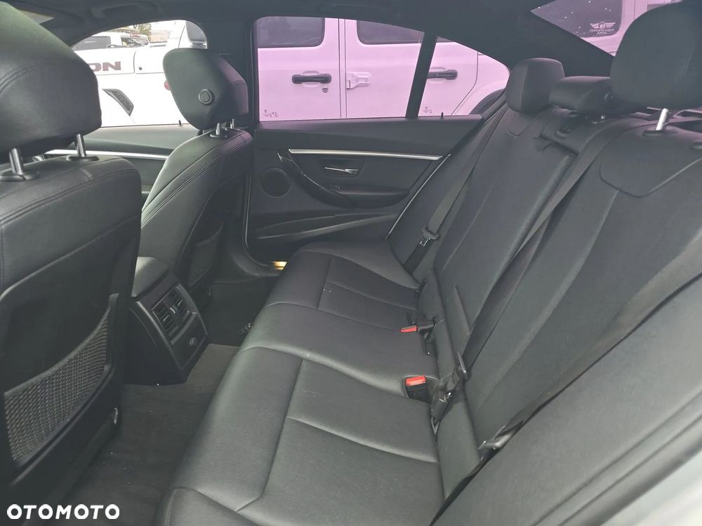 BMW Seria 3 330i GPF Luxury Line sport - 13