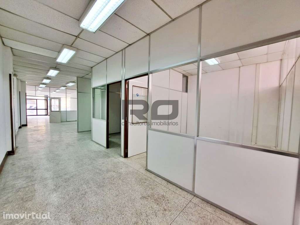 Loja com muita visibilidade no centro do Porto - Grande imagem: 5/18