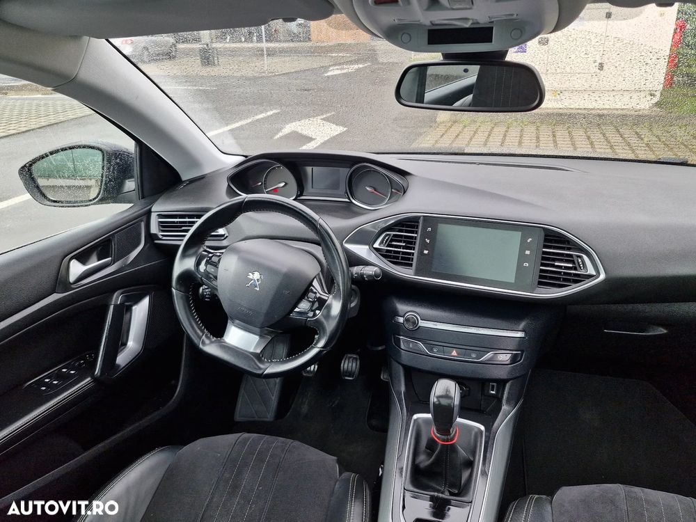 Peugeot 308 1.2 L PureTech Turbo Allure - 6