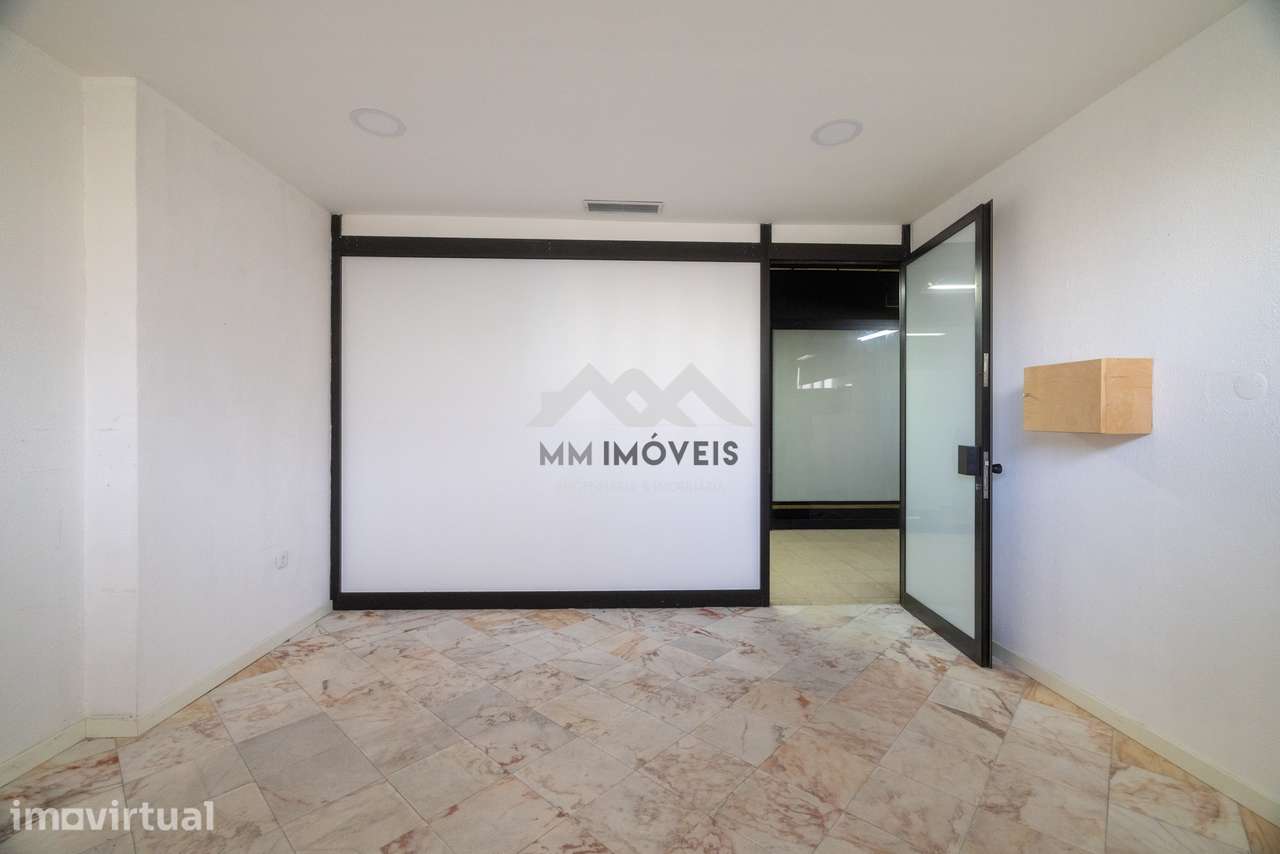 Espaço Comercial | Arrendamento | Centro Comercial Campo Alegre - Grande imagem: 3/15