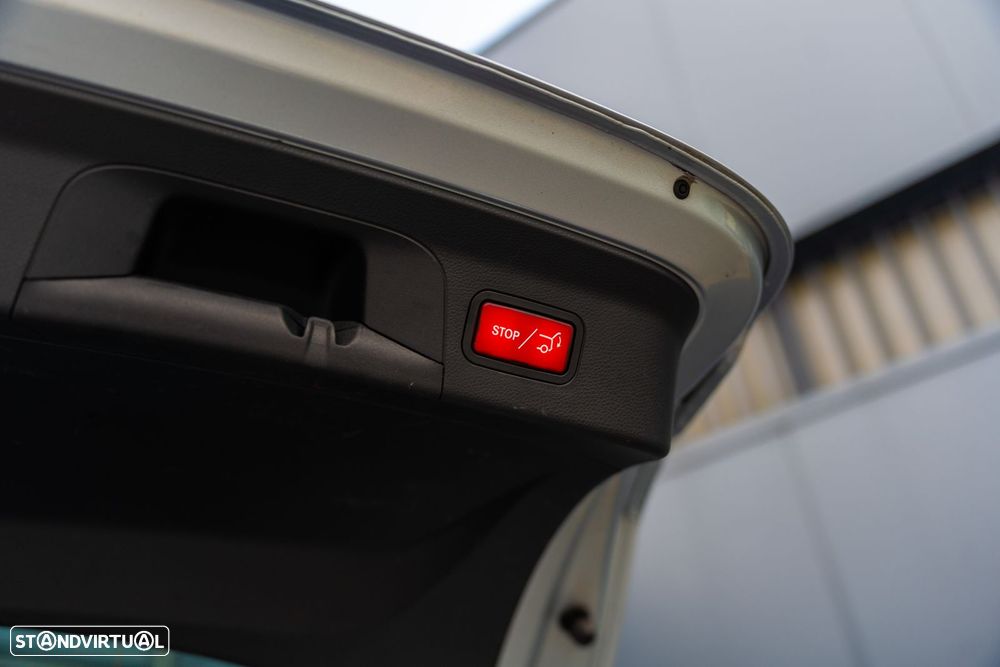 Mercedes-Benz GLC 300 e Coupe 4Matic 9G-TRONIC AMG Line - 31