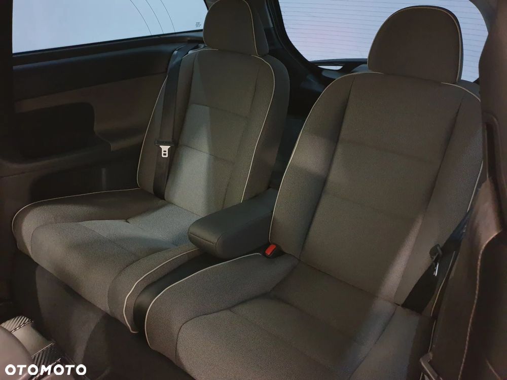 Volvo C30 D2 Momentum - 24