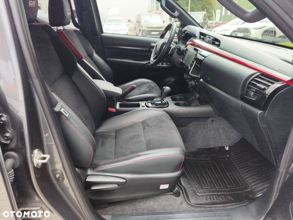 Toyota Hilux 2.8 D-4D Double Cab GR Sport 4x4 - 10